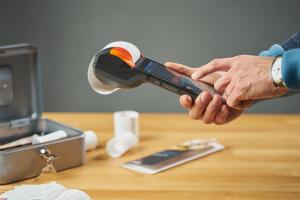 Négy hónapos türelmi idő a kötelező nyugtaadat-szolgáltatásra