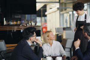 Az éttermi fogyasztáshoz köthető reprezentáció adómentességéről